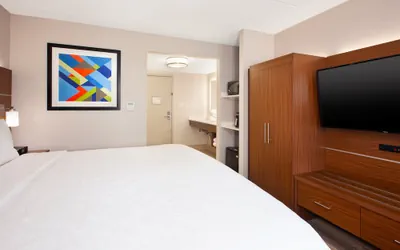 Photo 4 - Holiday Inn Express Fairfax - Arlington Boulevard by IHG
