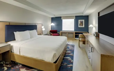 Photo 2 - DoubleTree by Hilton Quincy