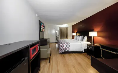 Photo 5 - Red Roof Inn Atlanta - Suwanee/ Mall of Georgia