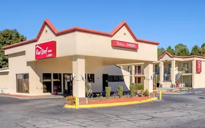 Photo 2 - Red Roof Inn Atlanta - Suwanee/ Mall of Georgia