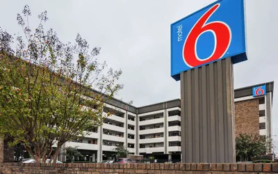 Photo 2 - Motel 6 Columbus, GA - Downtown