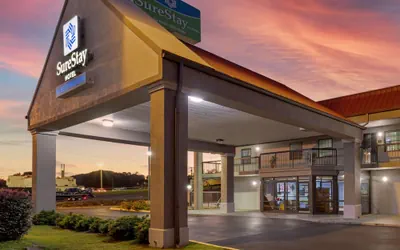 Photo 2 - SureStay Hotel by Best Western Lenoir City