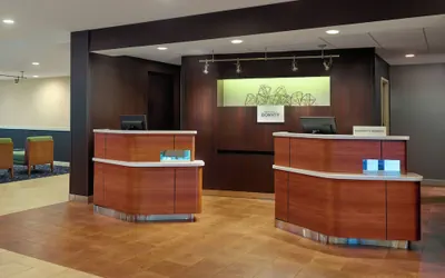 Photo 4 - Courtyard by Marriott Atlanta Airport South/Sullivan Road