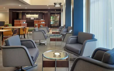 Photo 3 - Courtyard by Marriott Atlanta Airport South/Sullivan Road