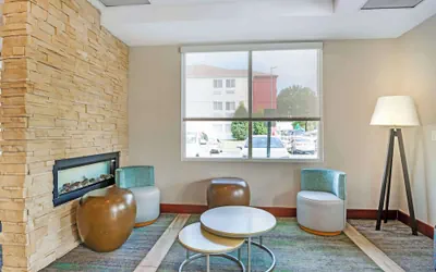 Photo 4 - Best Western Premier Richmond City Gateway