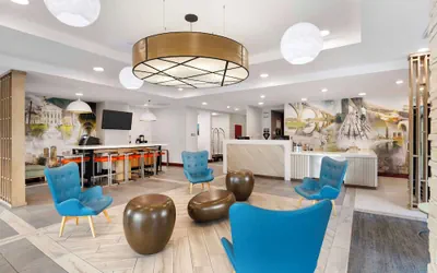 Photo 3 - Best Western Premier Richmond City Gateway