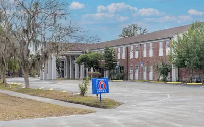 Photo 2 - Motel 6 Ocala, FL - Conference Center