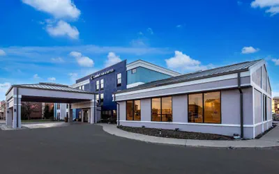 Photo 2 - Comfort Inn & Suites Fishers - Indianapolis