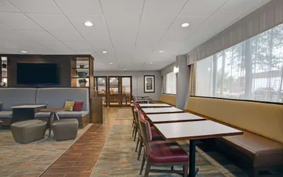 Photo 4 - Hampton Inn Salisbury