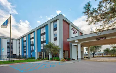 Photo 2 - Hampton Inn Detroit/Madison Heights/South Troy