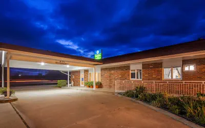 Photo 2 - SureStay Hotel by Best Western Cameron