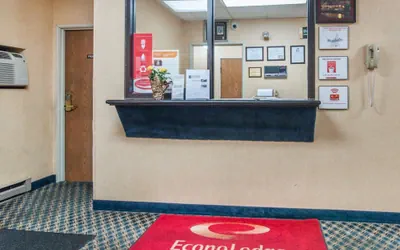 Photo 5 - Econo Lodge Manchester