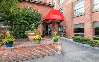 Photo 2 - Econo Lodge Manchester