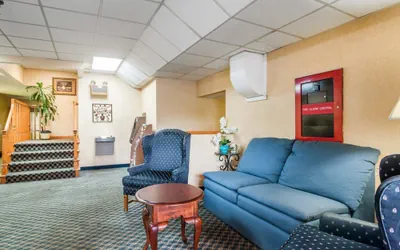 Photo 4 - Econo Lodge Manchester