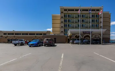 Photo 2 - Clarion Hotel Convention Center