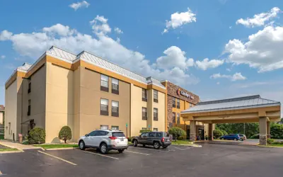 Photo 2 - Comfort Inn Wings Stadium