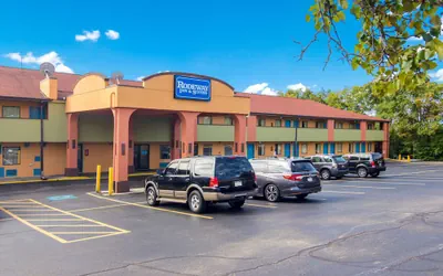 Photo 2 - Rodeway Inn & Suites Monroeville - Pittsburgh