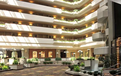 Photo 3 - Embassy Suites Hotel Des Moines Downtown