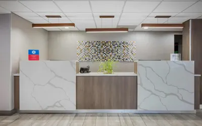 Photo 3 - SureStay Plus Hotel by Best Western Chicago Lombard