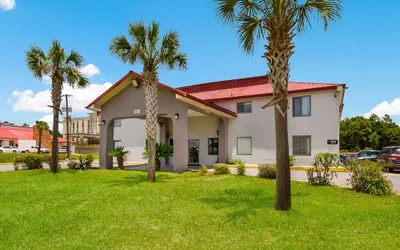 Photo 2 - Red Roof Inn Crestview