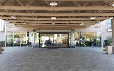 Photo 3 - Executive Inn & Suites Embarcadero Cove