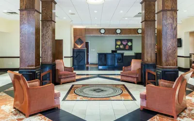 Photo 4 - Clarion Hotel Somerset - New Brunswick