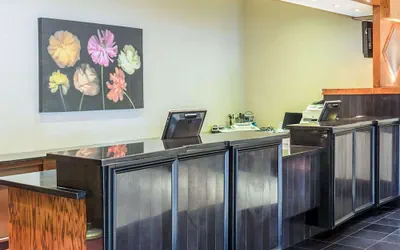 Photo 3 - Clarion Hotel Somerset - New Brunswick