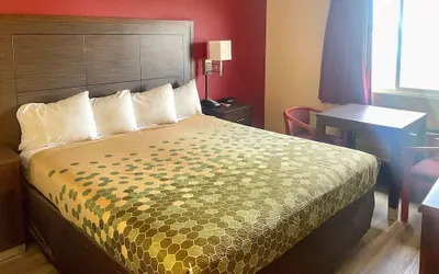 Photo 4 - Econo Lodge Inn & Suites Corning Travel Center