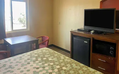 Photo 5 - Econo Lodge Inn & Suites Corning Travel Center