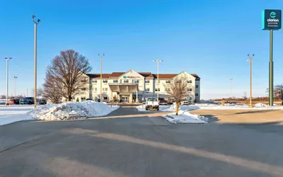 Photo 2 - Clarion Pointe Mattoon near University