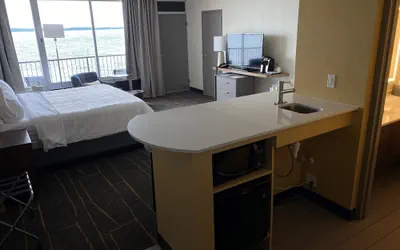 Photo 5 - Holiday Inn Detroit Lakes - Lakefront by IHG