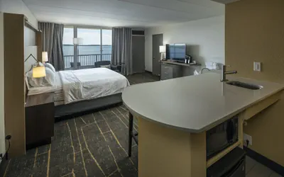 Photo 4 - Holiday Inn Detroit Lakes - Lakefront by IHG