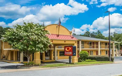 Photo 2 - Econo Lodge Inn & Suites Columbus near Fort Benning