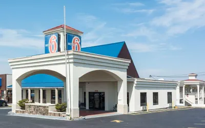 Motel 6 Calhoun, GA