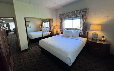 Photo 5 - Promenade Inn & Suites Oceanfront