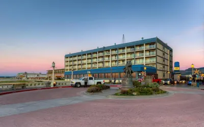 Photo 2 - Promenade Inn & Suites Oceanfront