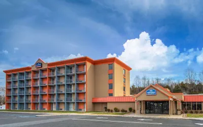 Photo 2 - Howard Johnson by Wyndham Lexington