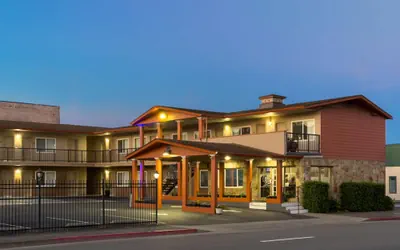 Photo 2 - Travelodge by Wyndham Eureka