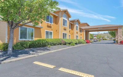 Photo 2 - Quality Inn near Six Flags Discovery Kingdom - Napa Valley