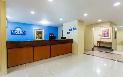 Photo 4 - Days Inn & Suites by Wyndham Bloomington/Normal IL