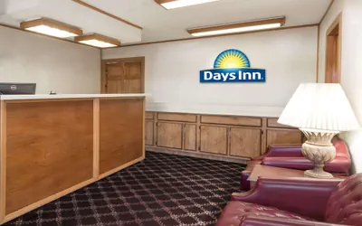 Photo 3 - Days Inn by Wyndham Plymouth