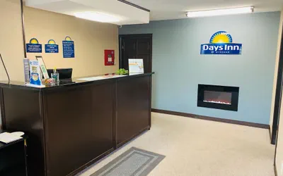Photo 4 - Days Inn by Wyndham Plymouth
