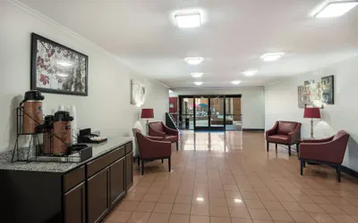Photo 4 - Red Roof Inn & Suites Lexington - Hamburg