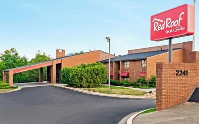 Photo 2 - Red Roof Inn & Suites Lexington - Hamburg