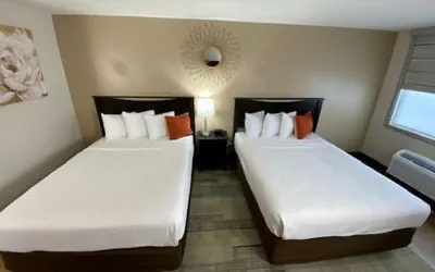 Photo 4 - Stanford Inn & Suites Anaheim
