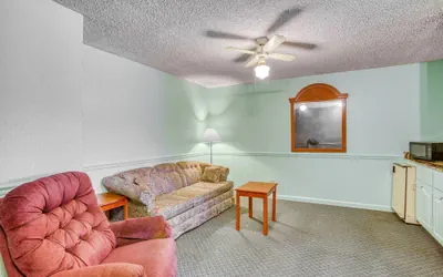 Photo 5 - Garden Cove Hotel Suites