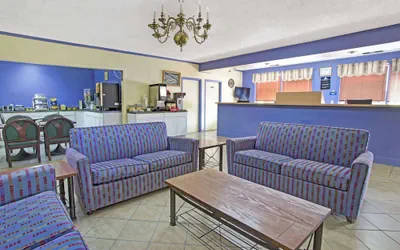 Photo 4 - Days Inn by Wyndham Benson