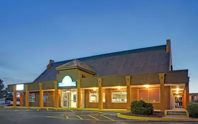Photo 2 - Days Inn by Wyndham Benson