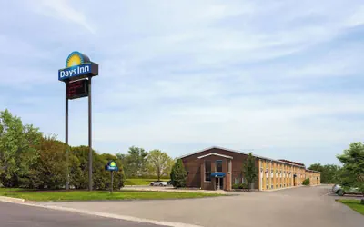 Photo 2 - Days Inn by Wyndham Rockford I-90 Casino District