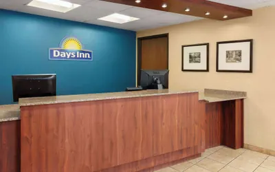 Photo 3 - Days Inn by Wyndham Rockford I-90 Casino District